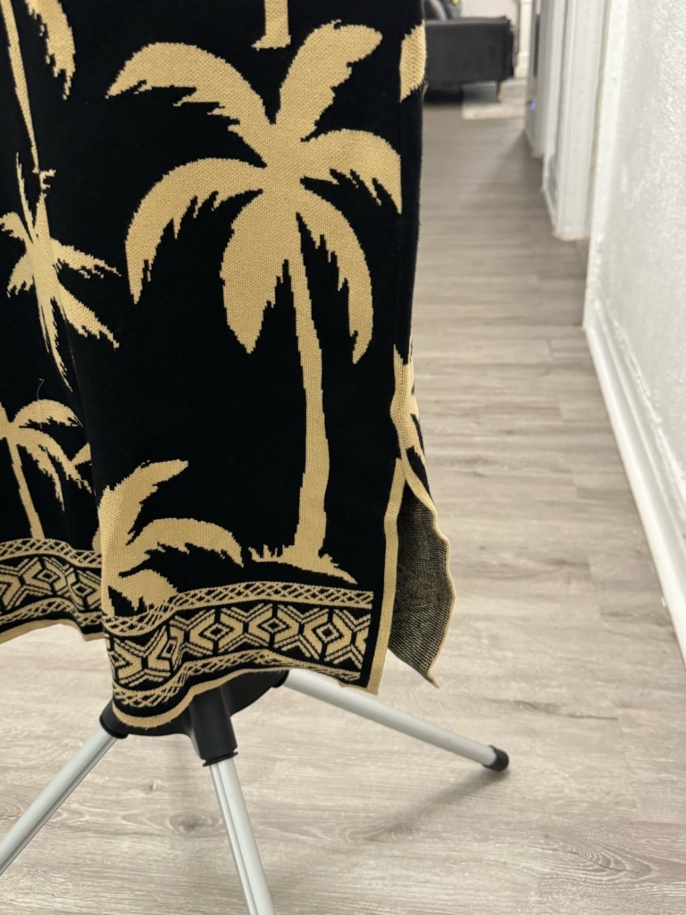 J.McLaughlin Palm Print Sleeveless Dress XS Black Tan Resort Knit Midi - Picture 6 of 12